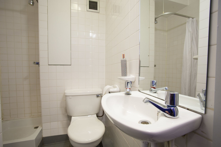 Bathroom 4, Trinity College - Campus Accommodation, Dublin