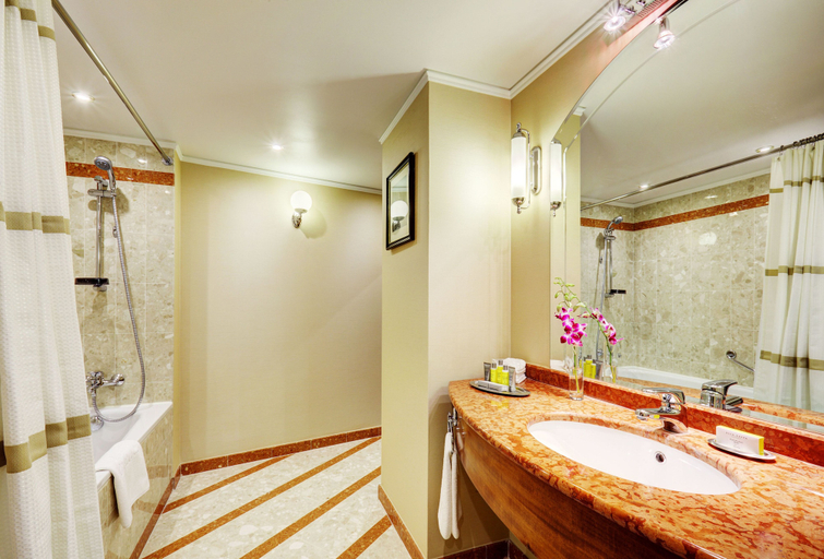 Bathroom 5, Safmar Aurora Luxe, Central