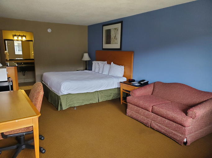 Bedroom 4, Days Inn & Suites Conference Center, Lancaster