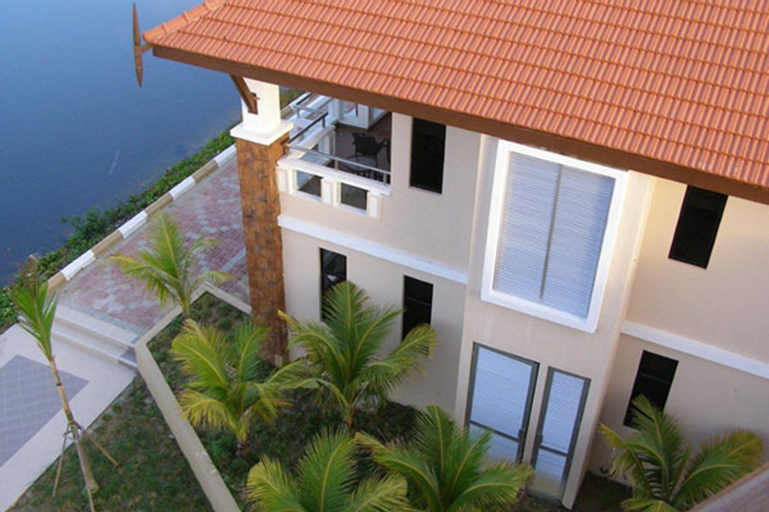 Tok Aman Bali Beach Resort, Pasir Putih
