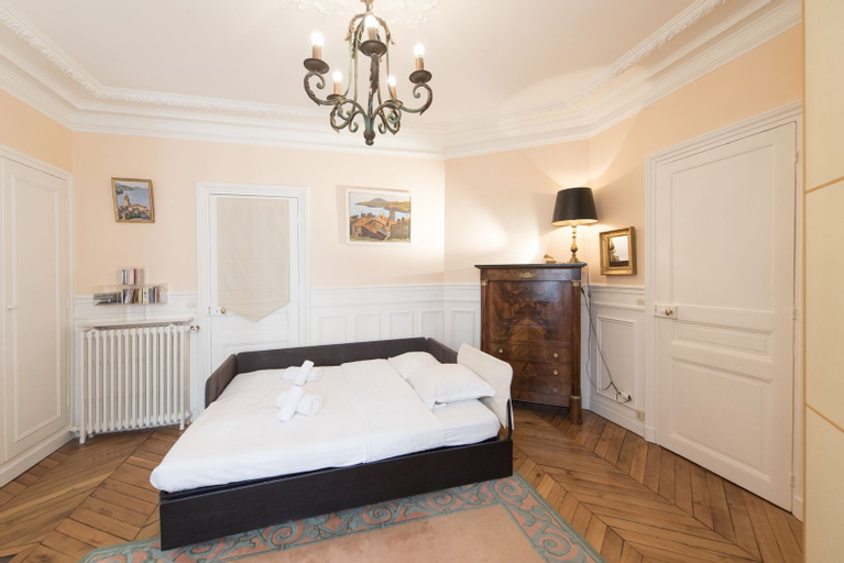 French-style Allure in Saint-Germain des Pres, Paris