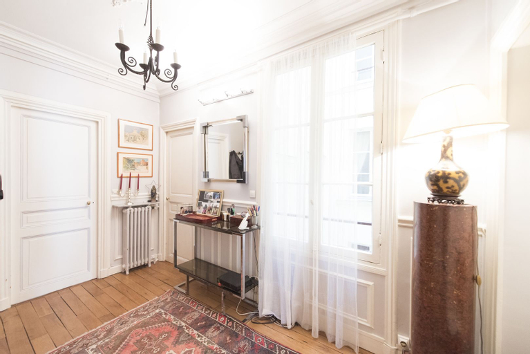 French-style Allure in Saint-Germain des Pres, Paris
