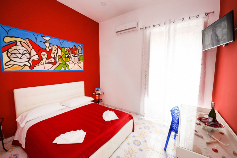 Bedroom 5, Diana City, Napoli