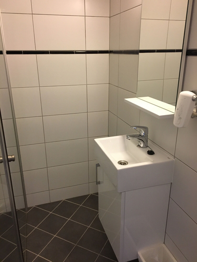 Bathroom 2, Oppheim Apartments, Voss
