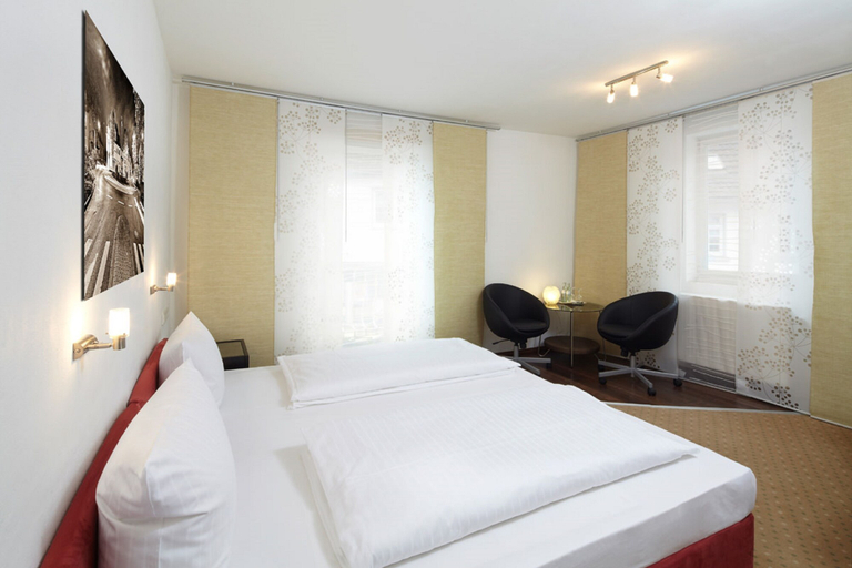 Bedroom 3, Hotel zur Post, Olpe