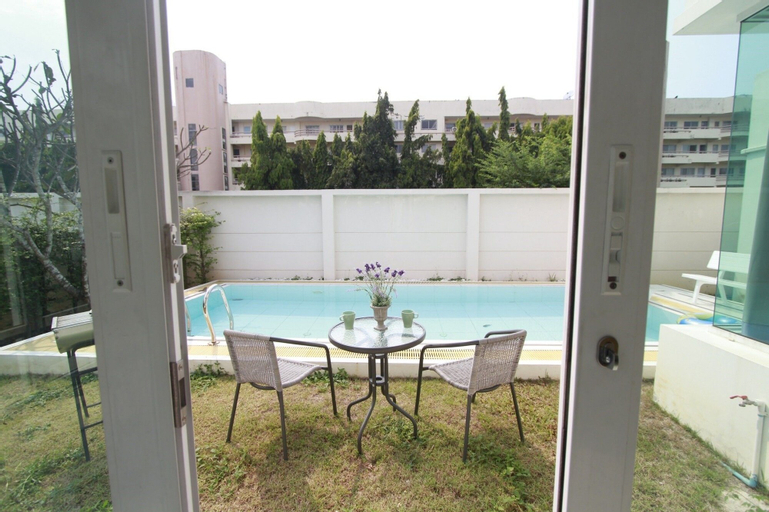 AnB Pool Villa 4BR Beachfront in Pattaya, Bang Lamung