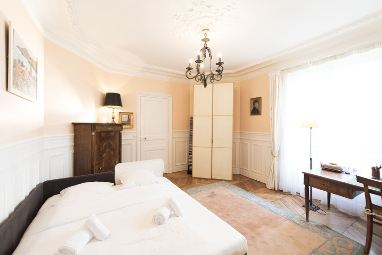 French-style Allure in Saint-Germain des Pres, Paris
