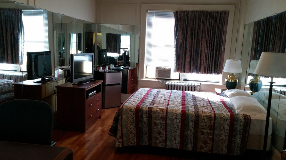 Bedroom 3, Riviera Hotel, Newark