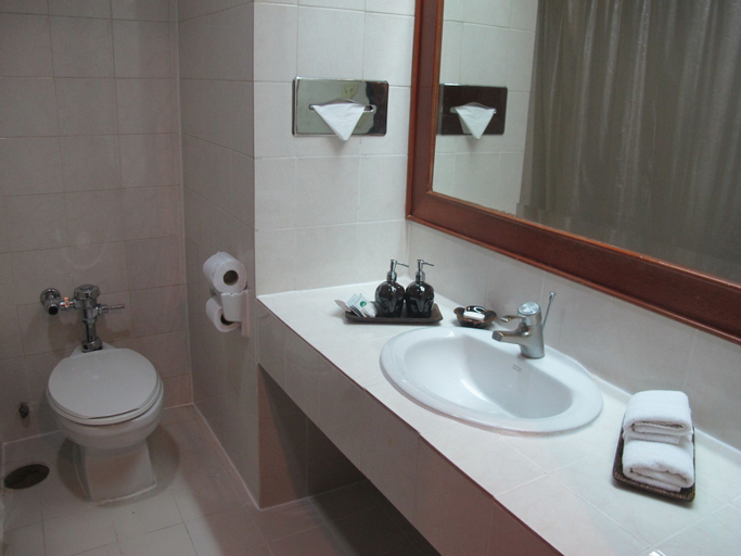 The Promenade Hotel, Khlong Toey