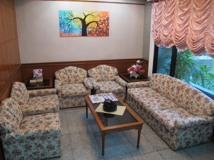 The Promenade Hotel, Khlong Toey