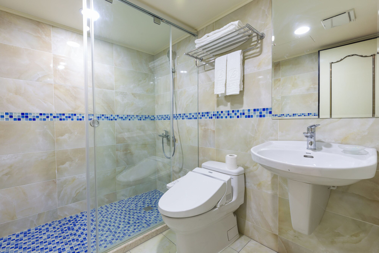 Bathroom 3, Lishin Hotel, Hualien