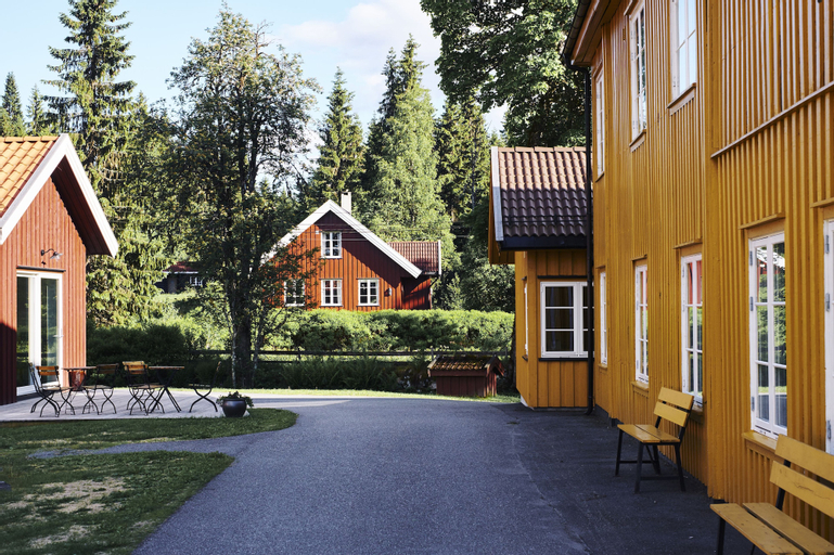 Kleivstua, Hole