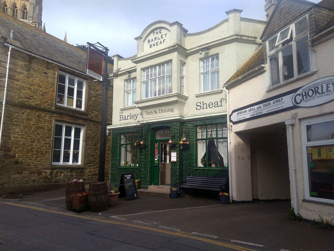 Exterior & Views 2, The Barley Sheaf Inn, Cornwall