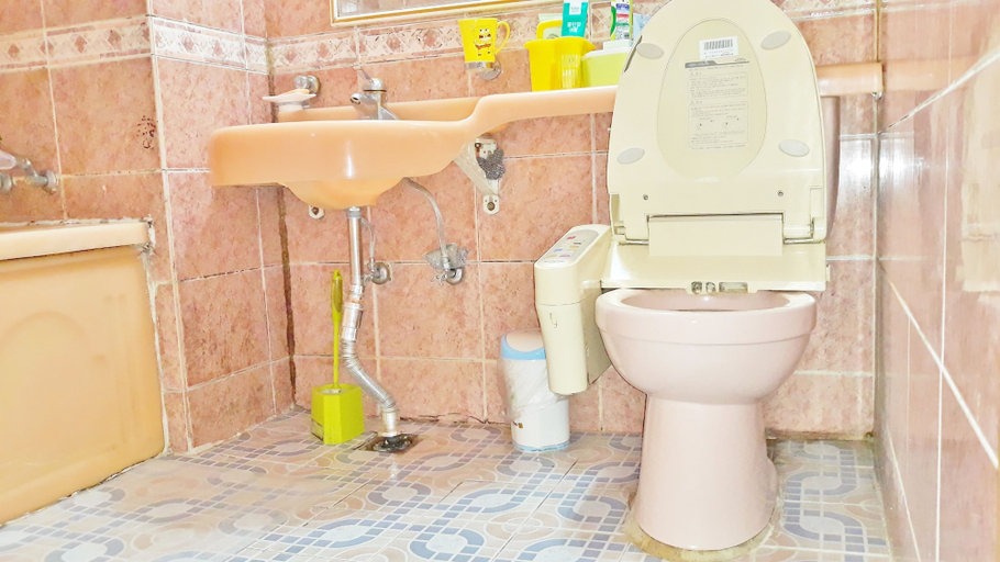 Bathroom 5, Good Moments sharehouse, Gimpo