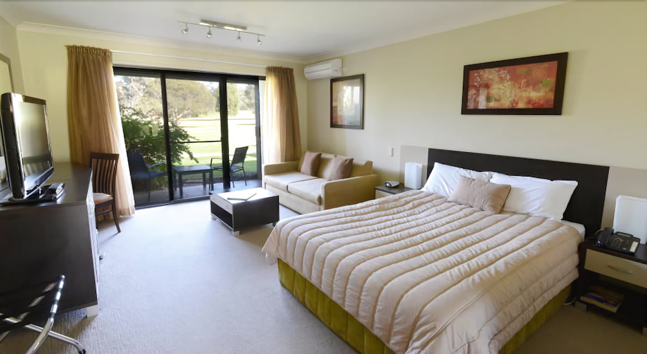 Bedroom 2, Cootamundra Heritage Motel & Apartments, Cootamundra