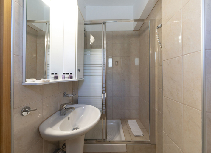 Bathroom 5, Hotel Akti, East Macedonia and Thrace