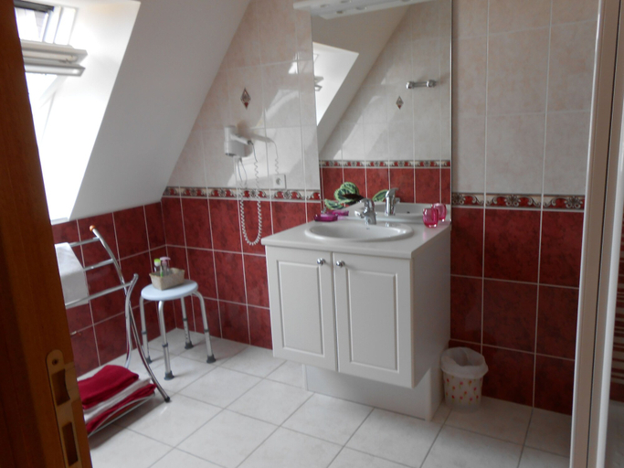 Bathroom 4, Petit Chatelet bis, Ille-et-Vilaine