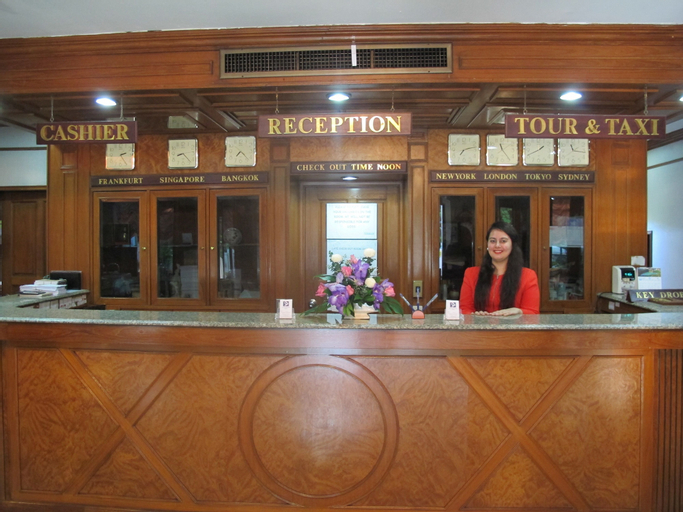 The Promenade Hotel, Khlong Toey