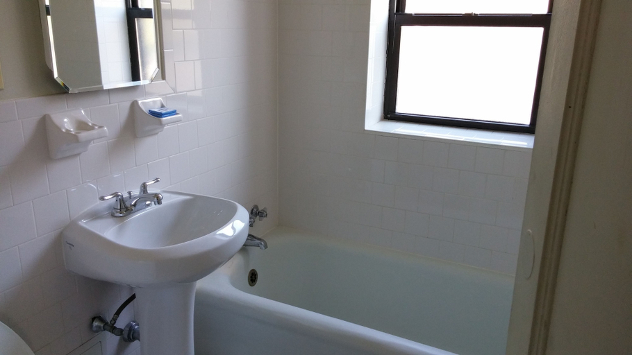 Bathroom 4, Riviera Hotel, Newark