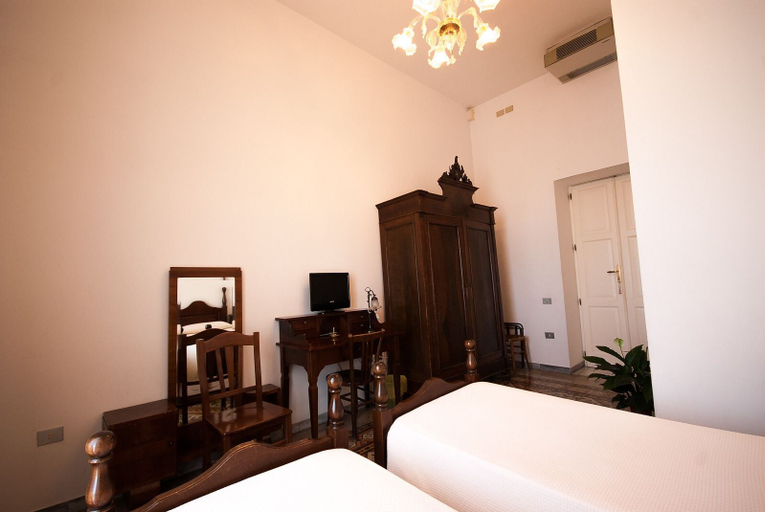 Bedroom 3, Hotel AeR BJ Vittoria, Cagliari