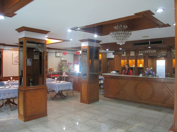 The Promenade Hotel, Khlong Toey