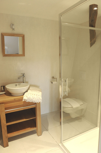 Bathroom 5, Domaine de l'Asenon, Aveyron