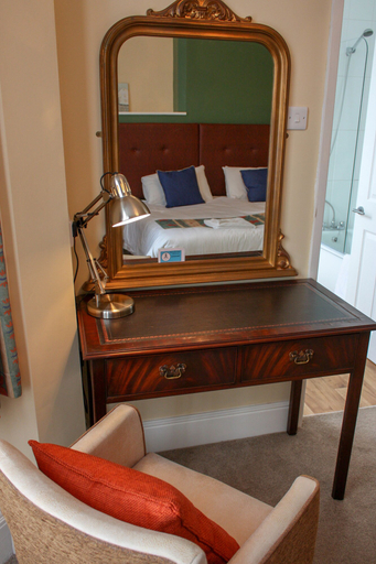 Bathroom 4, The Linden Leaf Hotel, Nottinghamshire