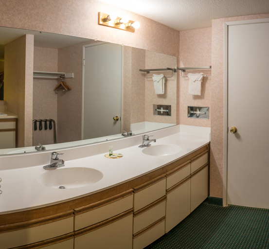 Bathroom 3, San Bernardino Inn & Suites, San Bernardino