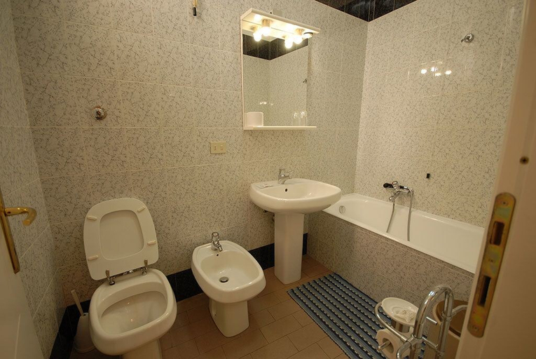 Bathroom 4, Hotel AeR BJ Vittoria, Cagliari