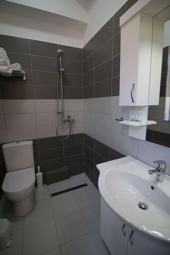 Hotel Orestiada, Beratit