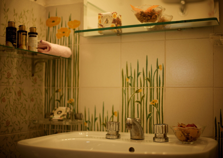 Bathroom 4, Palazzo Pulieri, Chieti
