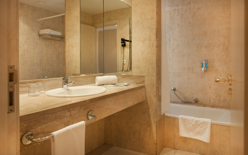 Bathroom 5, Iberostar Ciudad Blanca Alcudia Apartamentos, Baleares
