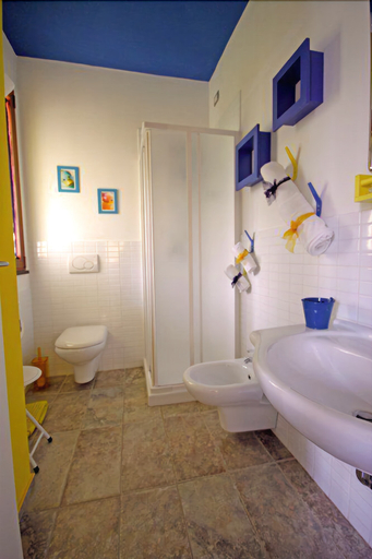 Bathroom 4, Rosso di Sera, Sassari
