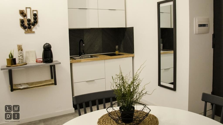 Others 5, Ludi Studios, Napoli