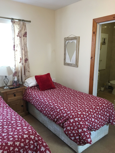 Bedroom 3, Rose and Crown at Redmarley, Gloucestershire