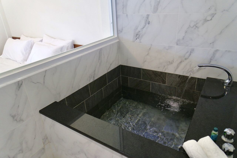 Bathroom 5, Instay, Nantou