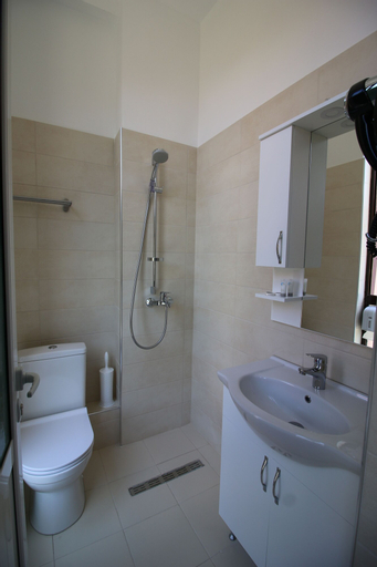 Hotel Orestiada, Beratit