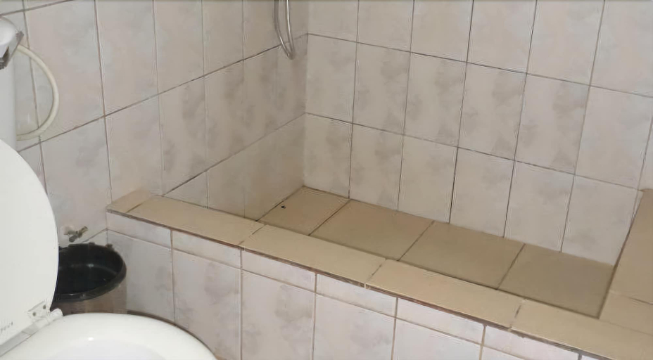 Bathroom 5, Boy Boison Elite Hotel, Shama Ahanta East