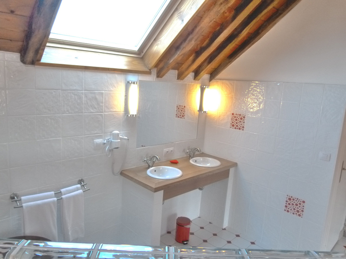 Bathroom 5, Serenity Guesthouse, Côte-d'Or