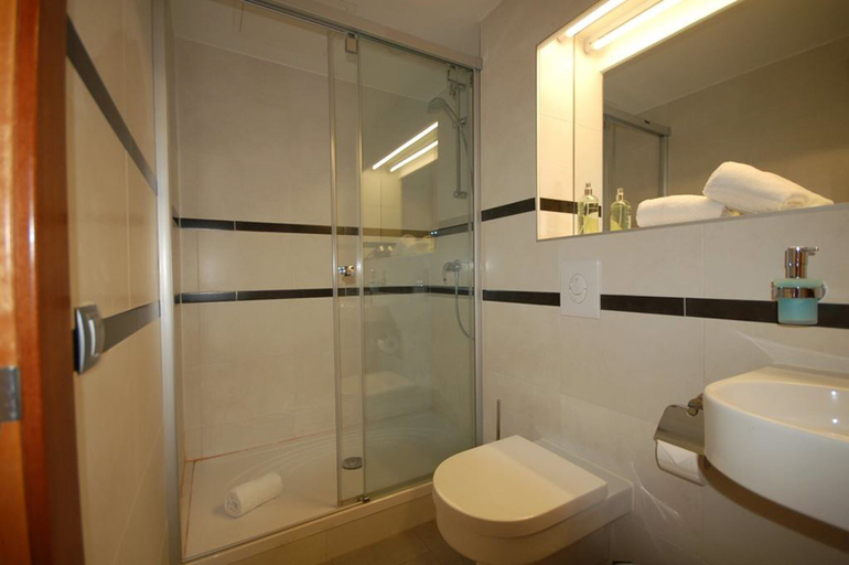 Bathroom 5, Sitges Apartment Free parking 1000 meters, Barcelona