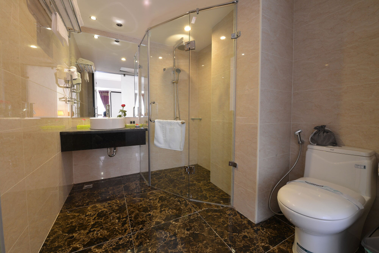 Bathroom 3, Golden Sun Moment Hotel, Hoàn Kiếm
