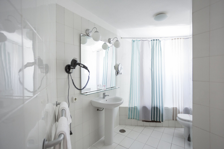 Bathroom 4, Playaflor Chill Out Resort, a 50 mtrs de la playa, Santa Cruz de Tenerife