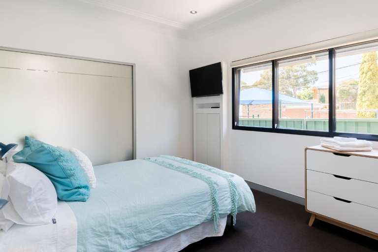 Studio 64 Oyster Bay Modern 3 Bedroom, Sutherland Shire - West