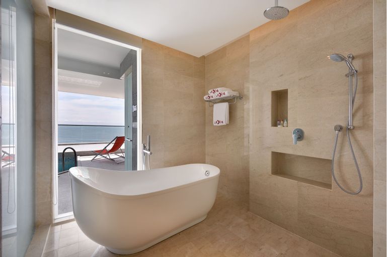 Lexis Suites Penang, Barat Daya