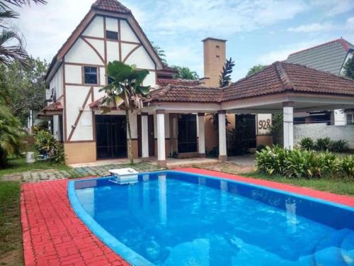A'FAMOSA RESoRT VILLA 928 private pool 4 rooms for homestay, Alor Gajah