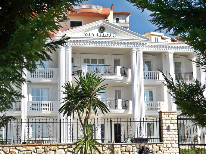 Vila Kalcuni, Sarandës