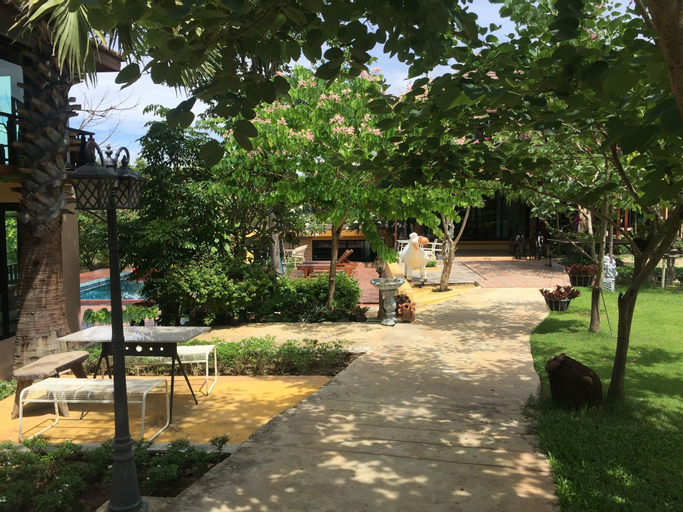 The Organery Retreat, Muak Lek