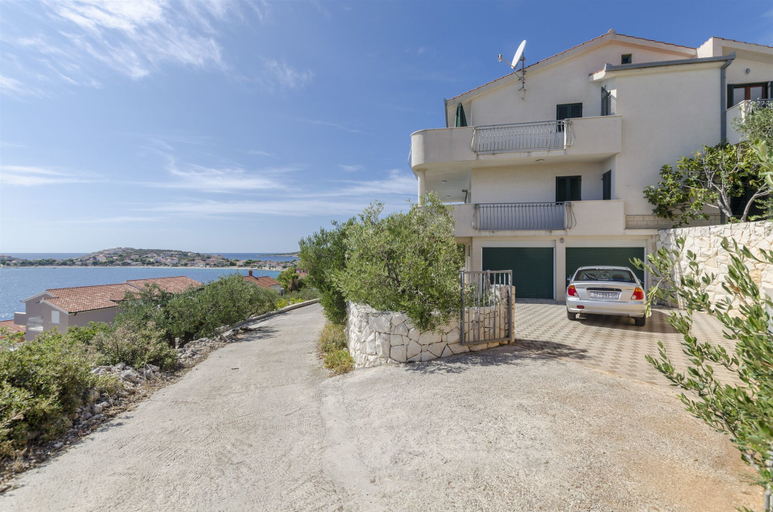 Exterior & Views 2, Apartments Mil, Marina