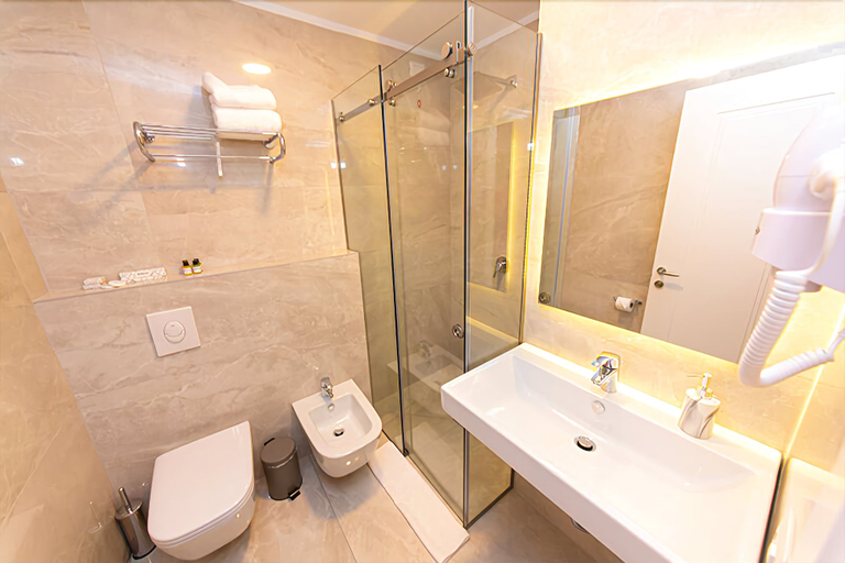 Bathroom 4, Hotel Light, Tiranës