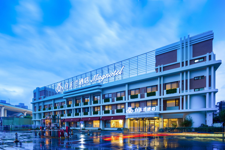 Exterior & Views